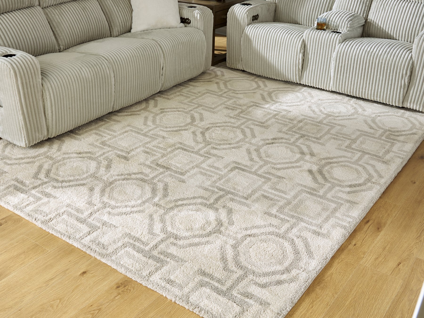 Maconville Large Rug - Image 2