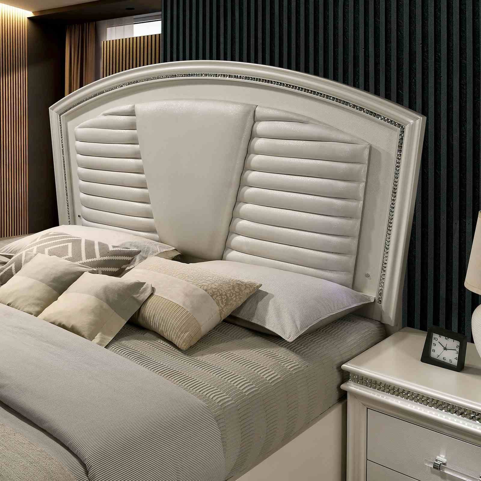 Maddie 5 Pc. Queen Bedroom Set w/ Chest - Image 3