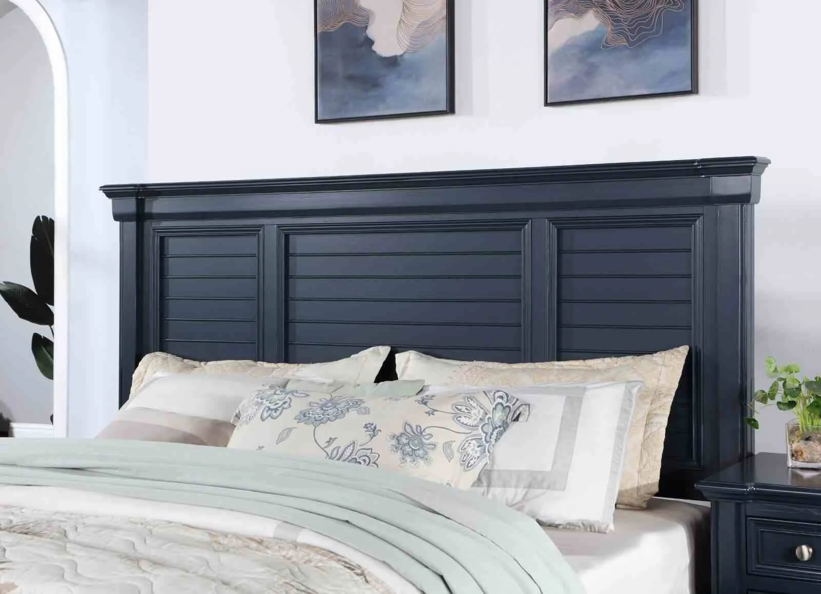 Manzanillo 5 Pc. Queen Bedroom Set w/ 2NS - Image 2