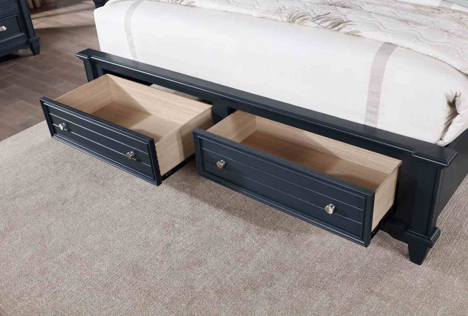 Manzanillo 5 Pc. Queen Bedroom Set w/ Chest - Image 4