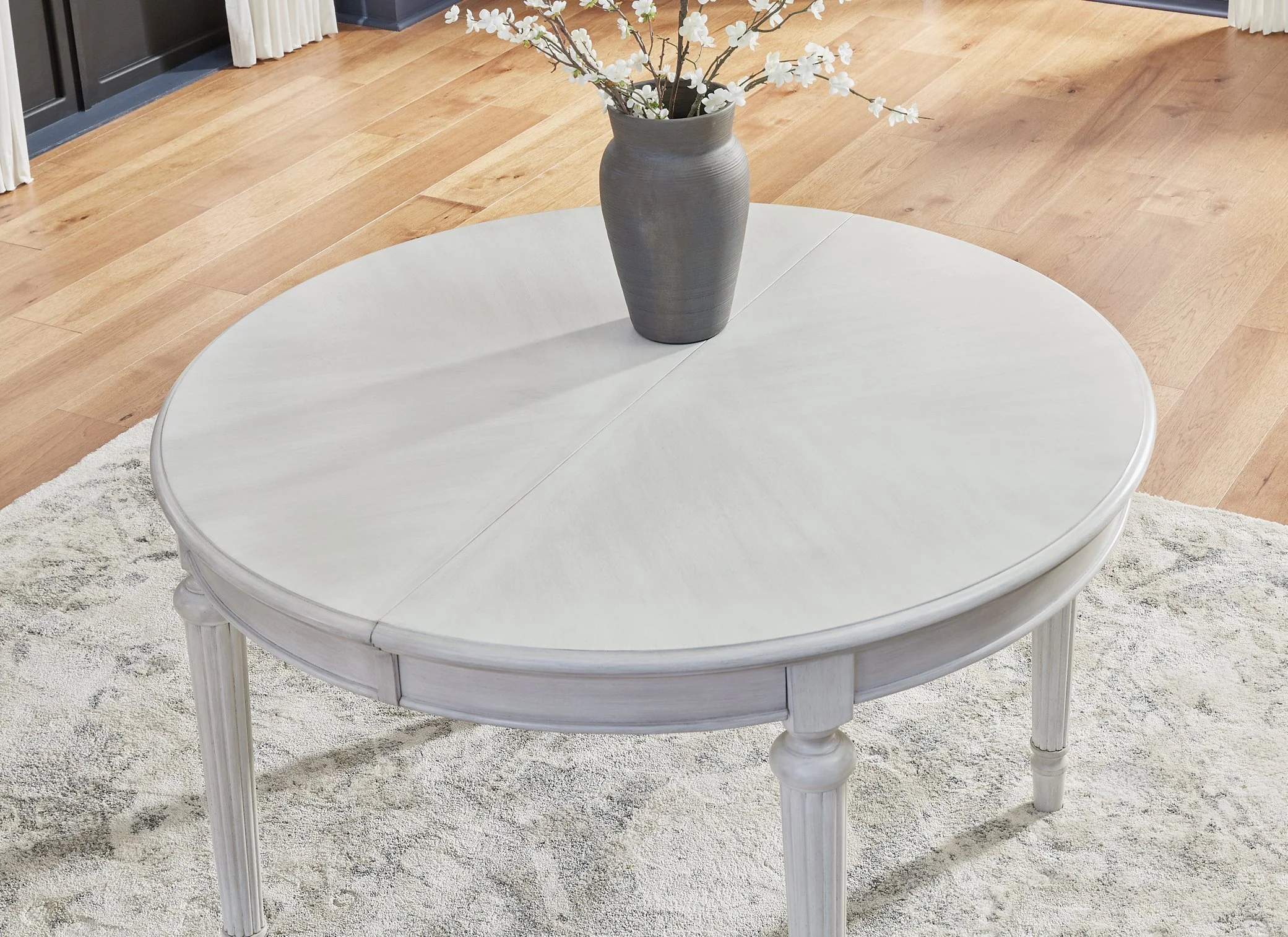 Montelaine Dining Room Set - Image 4