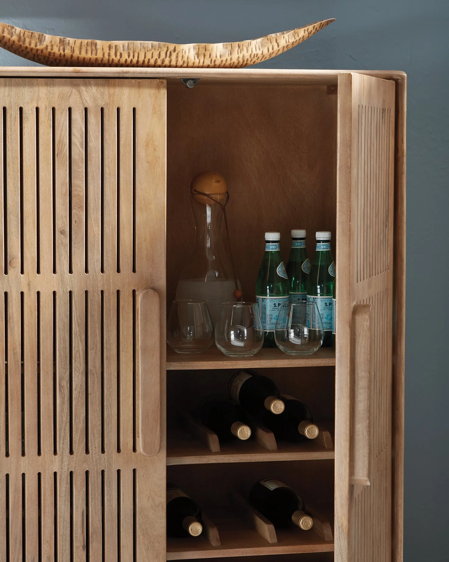 Pellamour Bar Cabinet - Image 8