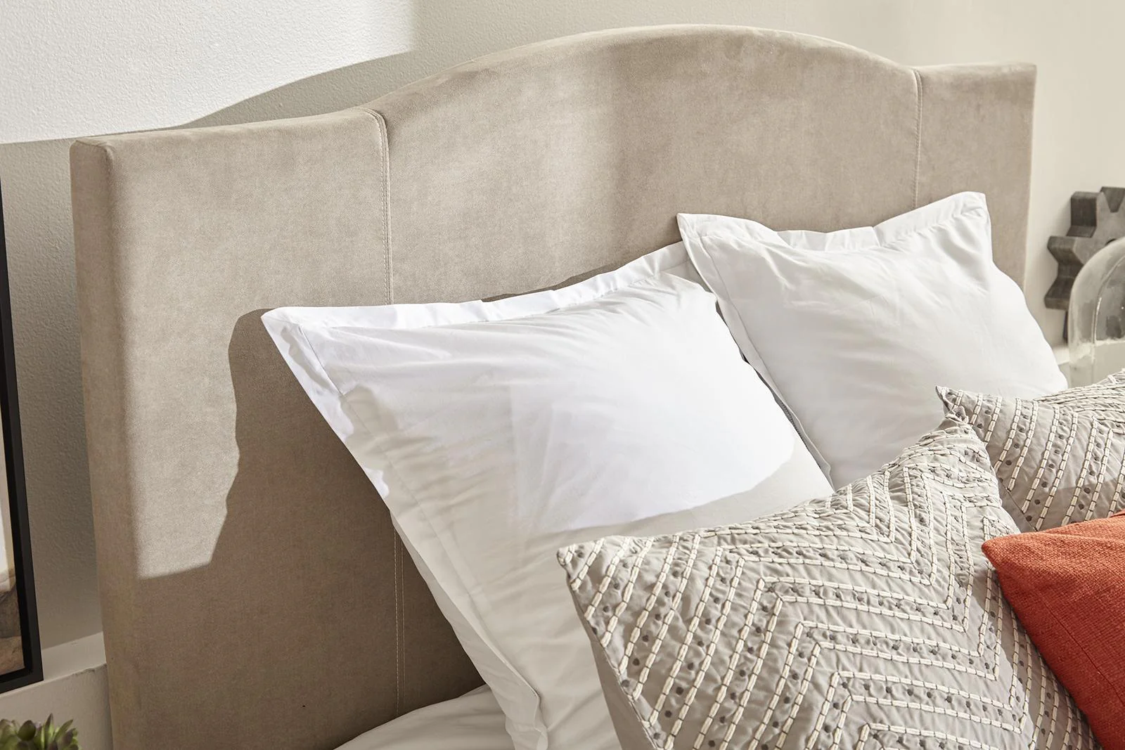Pulaski ACH All-In-One Queen Channeled Bed in White - Image 4