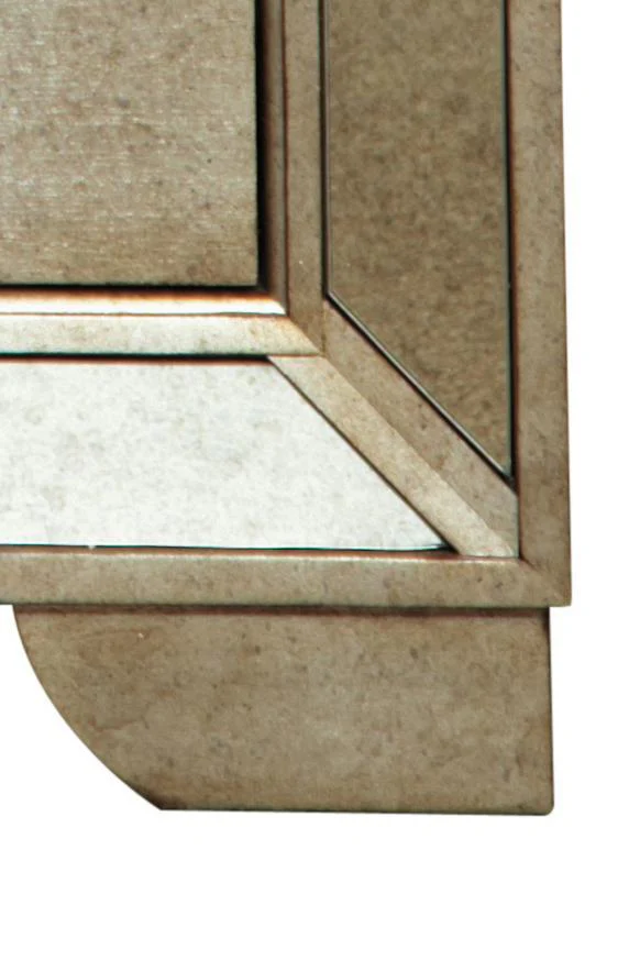 Pulaski Farrah 5 Drawer Chest with Mirror Panels in Metallic - Image 2