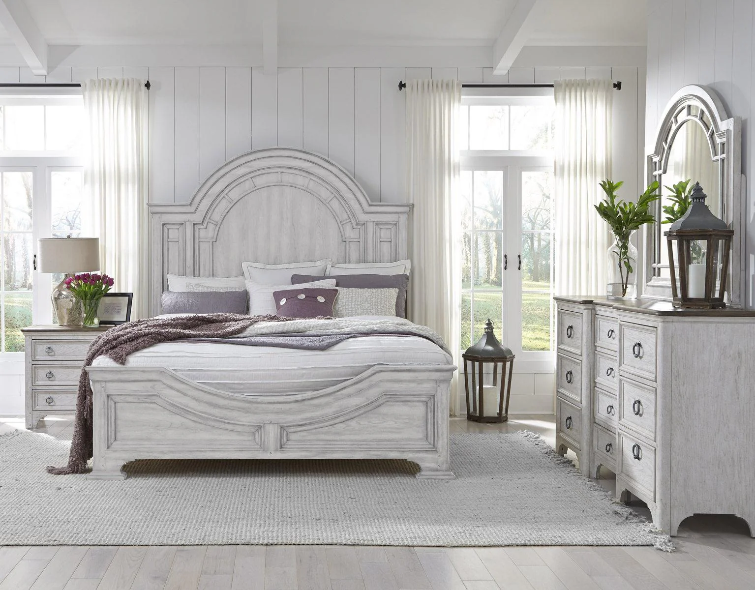 Pulaski Glendale Estates King Transom Panel Bed in White - Image 4