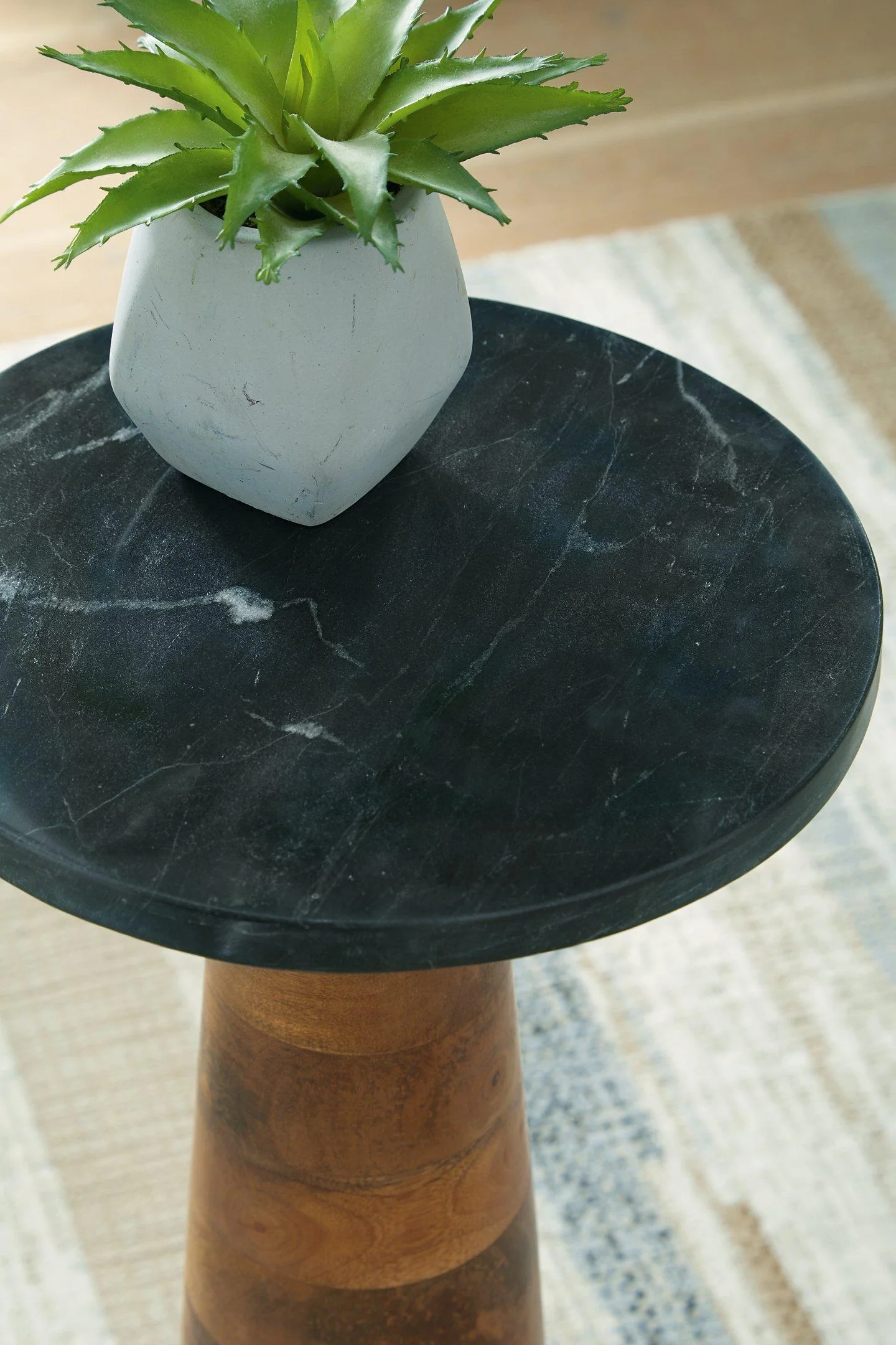 Quinndon Accent Table - Image 6