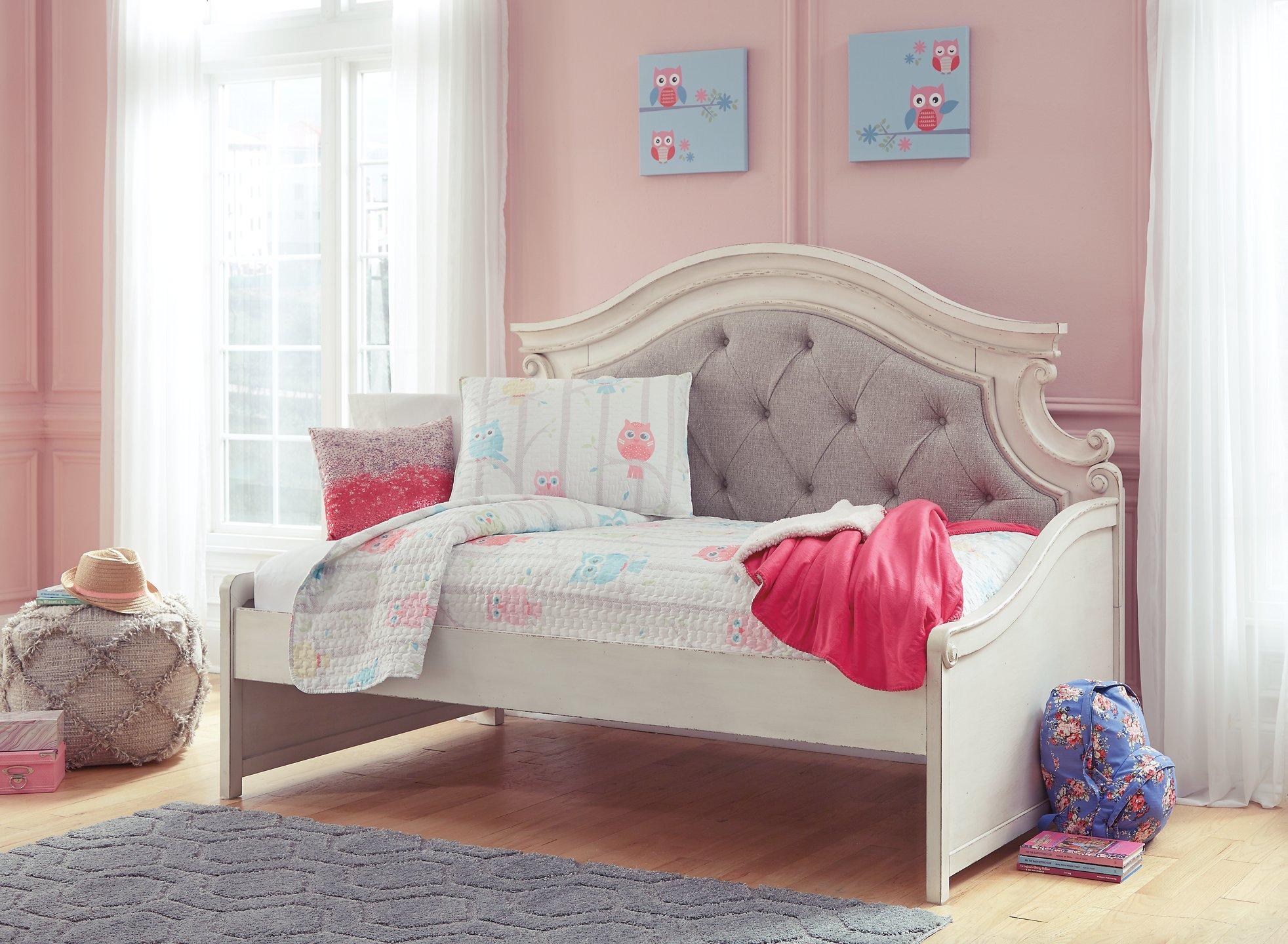 Realyn Bed - Image 16