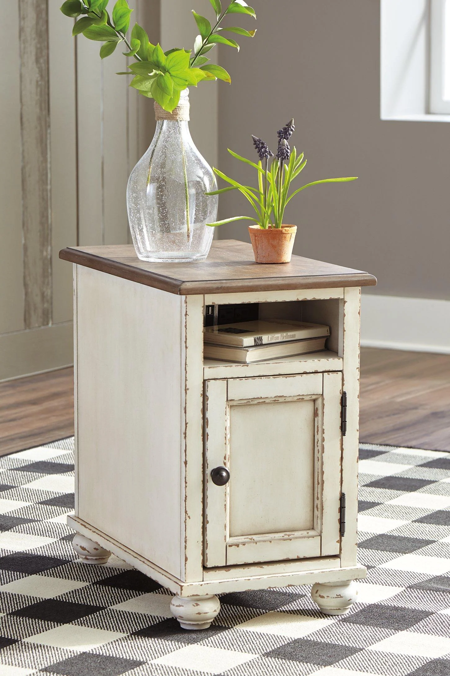 Realyn Chairside End Table - Image 6