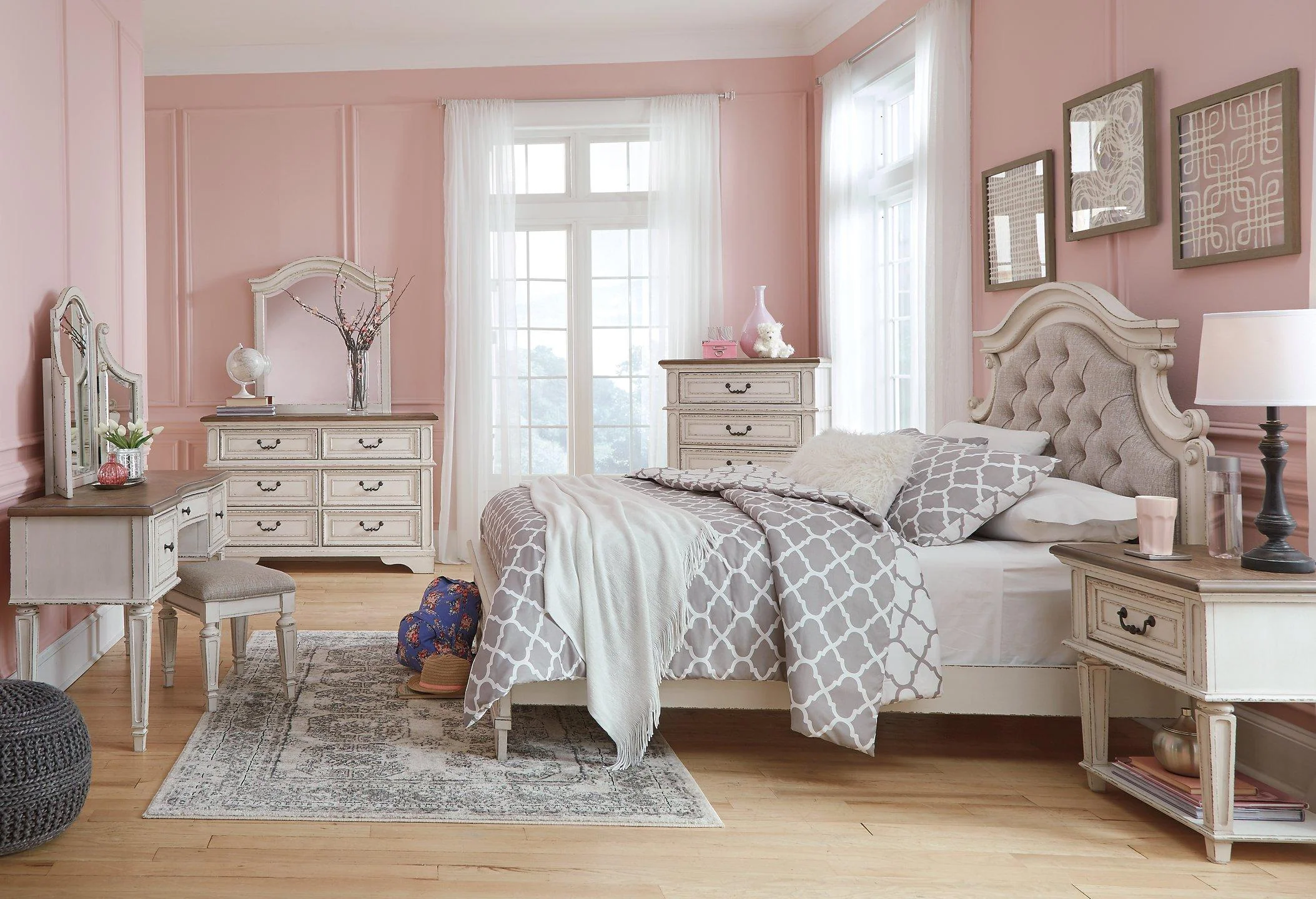 Realyn Nightstand - Image 12