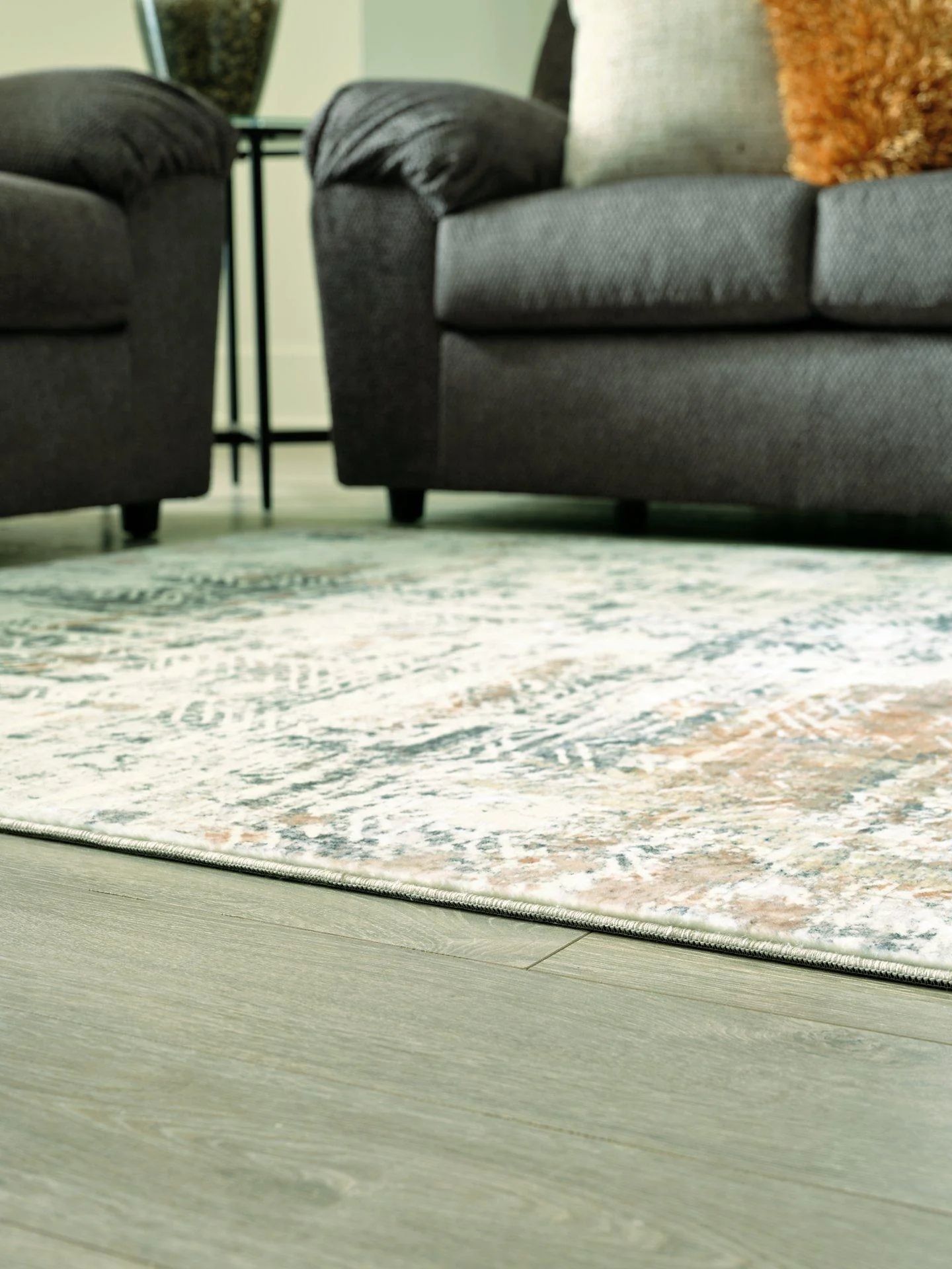 Redlings 5' x 7' Rug - Image 5