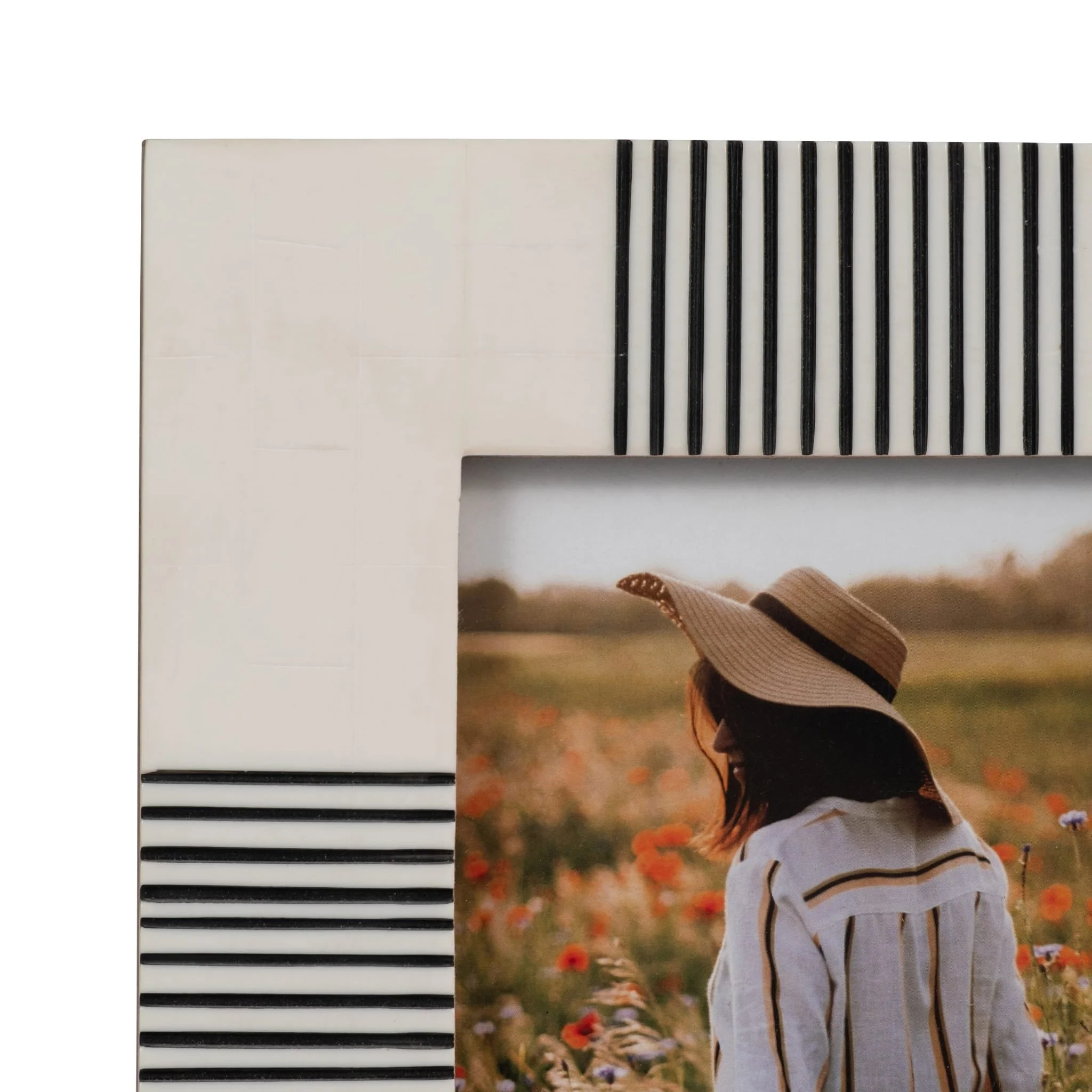 Resin, 4x6 Abstract Photo Frame, Black/white - Image 4