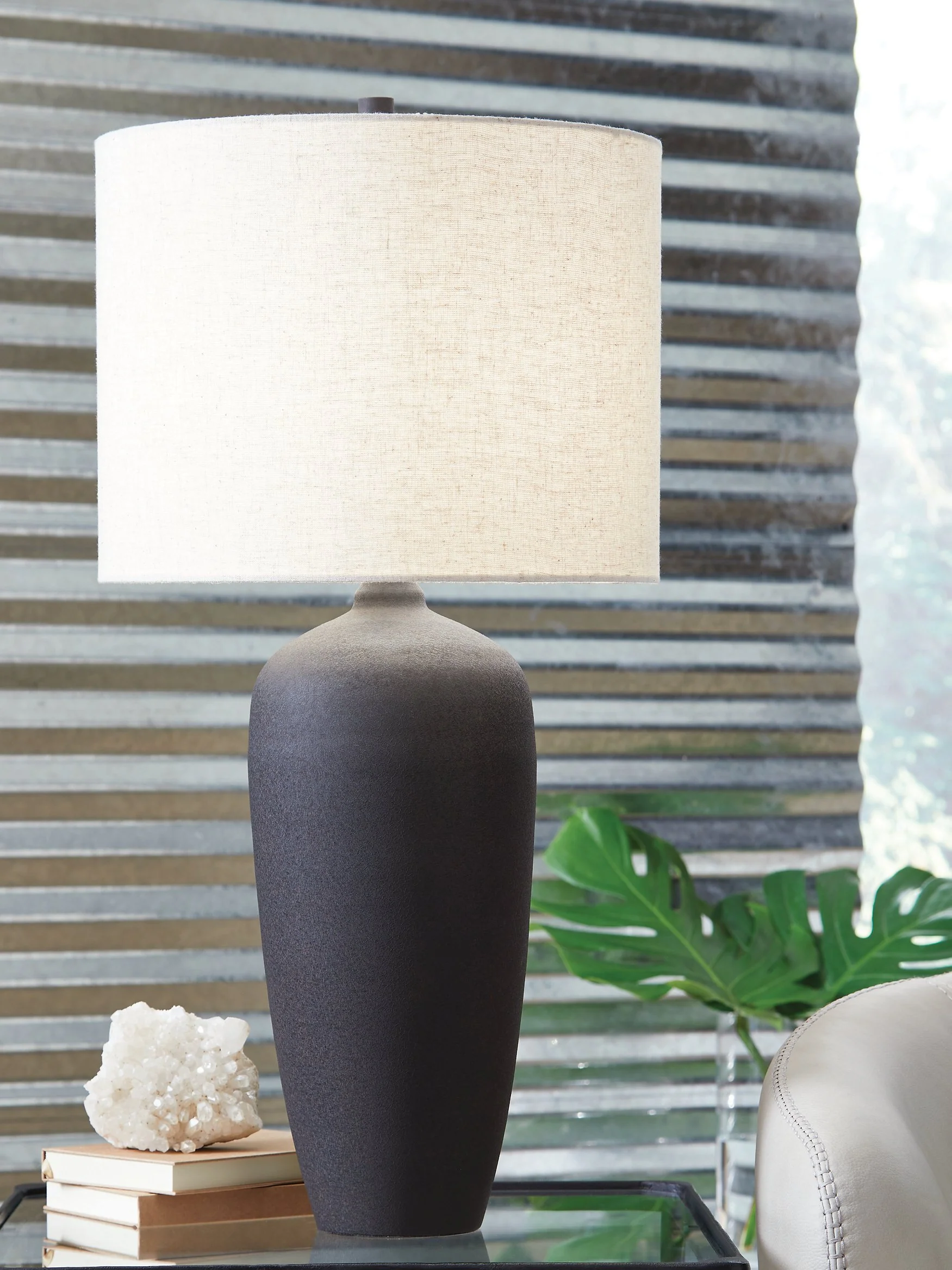 Ryenburg Table Lamp - Image 2