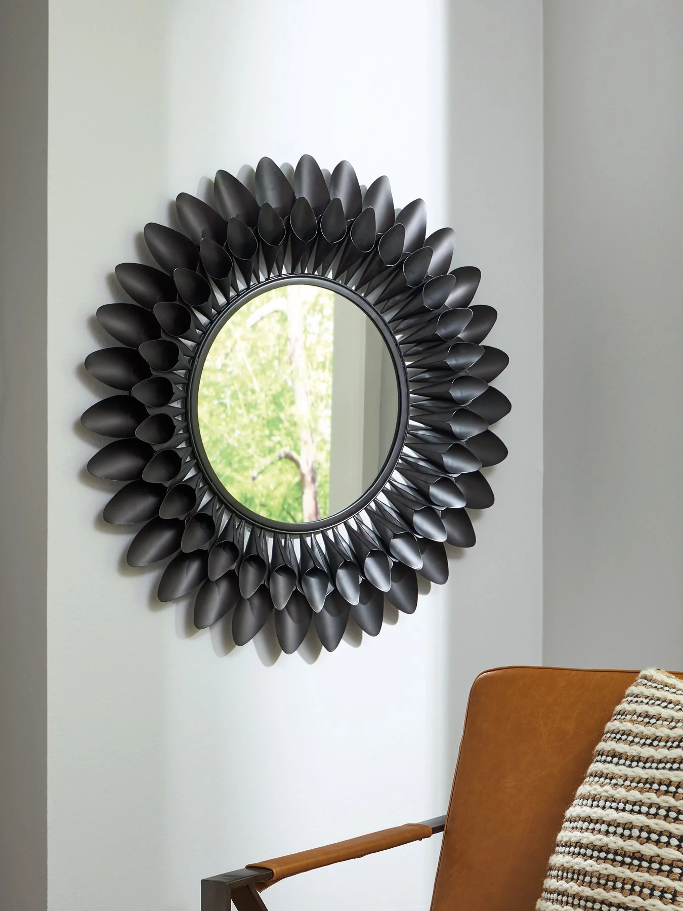 Ryenmour Accent Mirror - Image 2