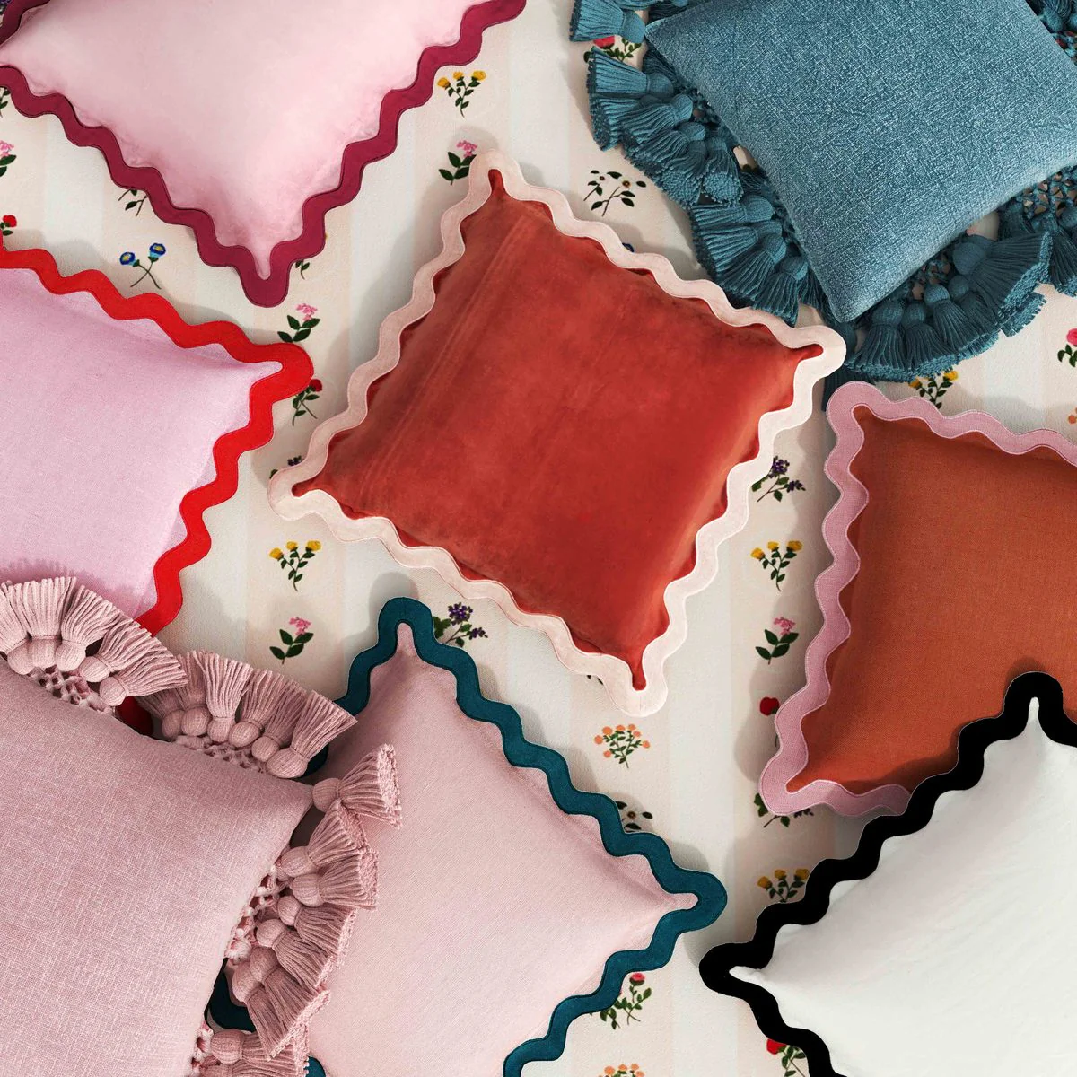 Scalloped Edge Blue and Pink Linen Throw Pillow - Image 2