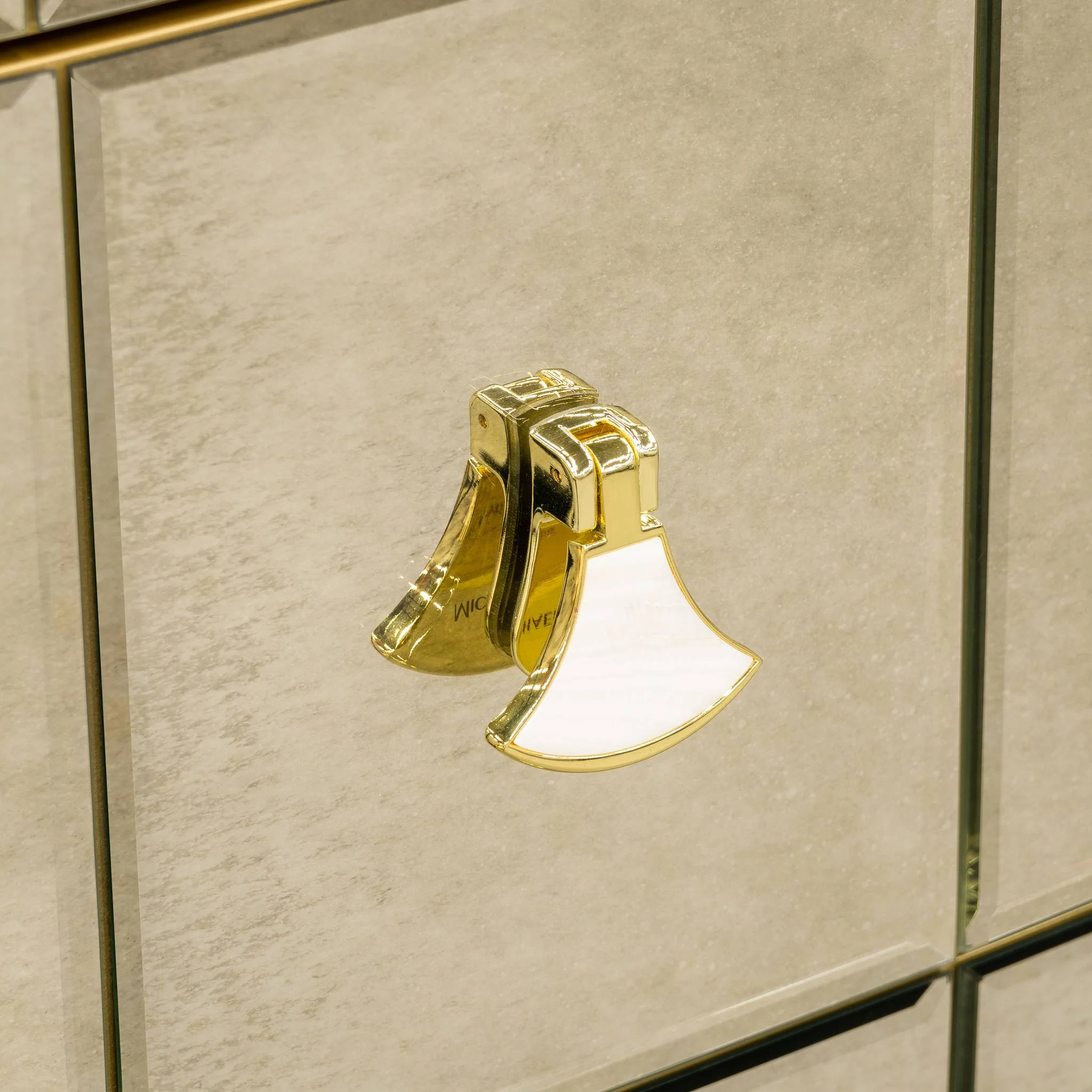 Scotts Square 5-Drawer Chest - Light Champagne - Image 6