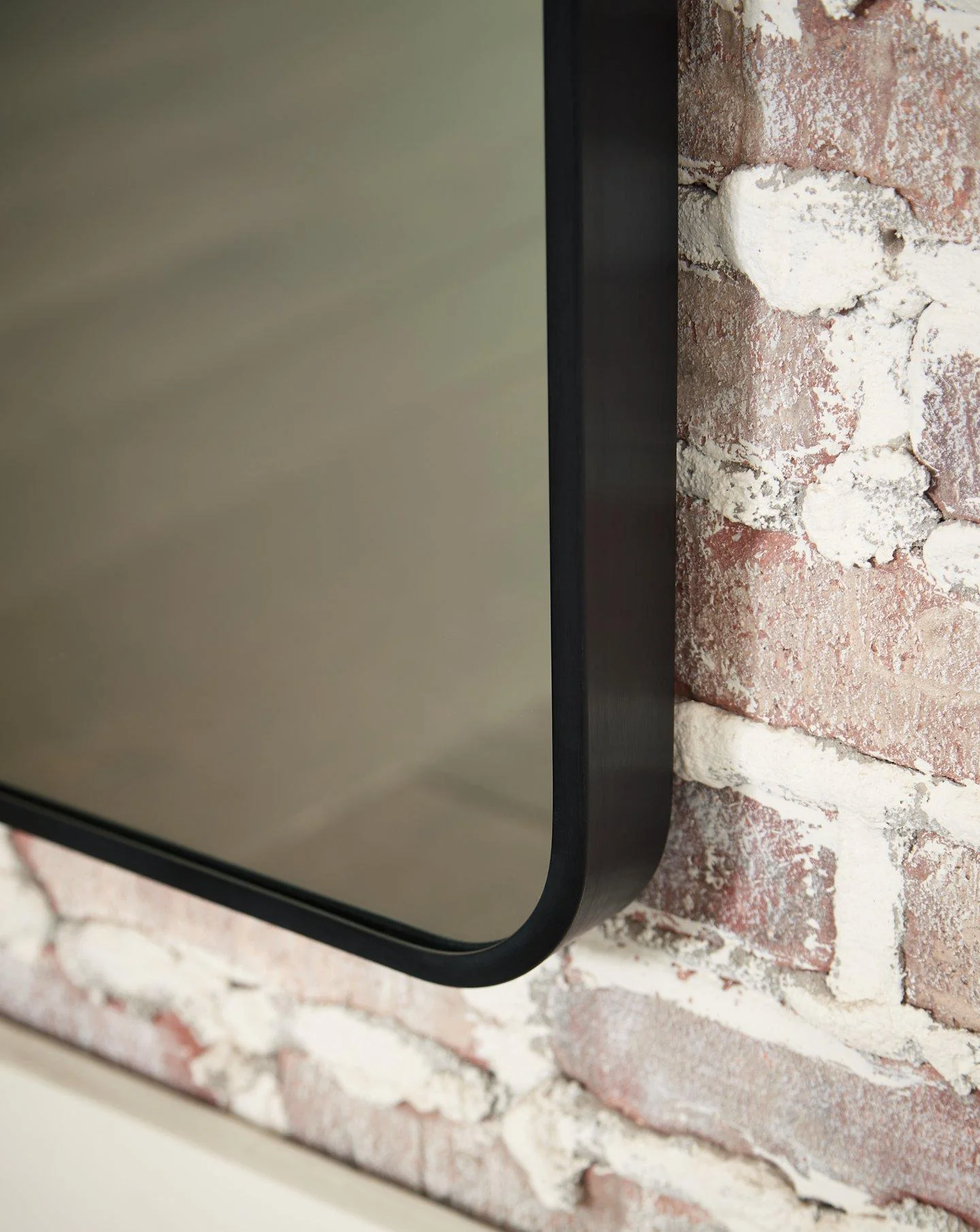 Sethall Floor Mirror - Image 9