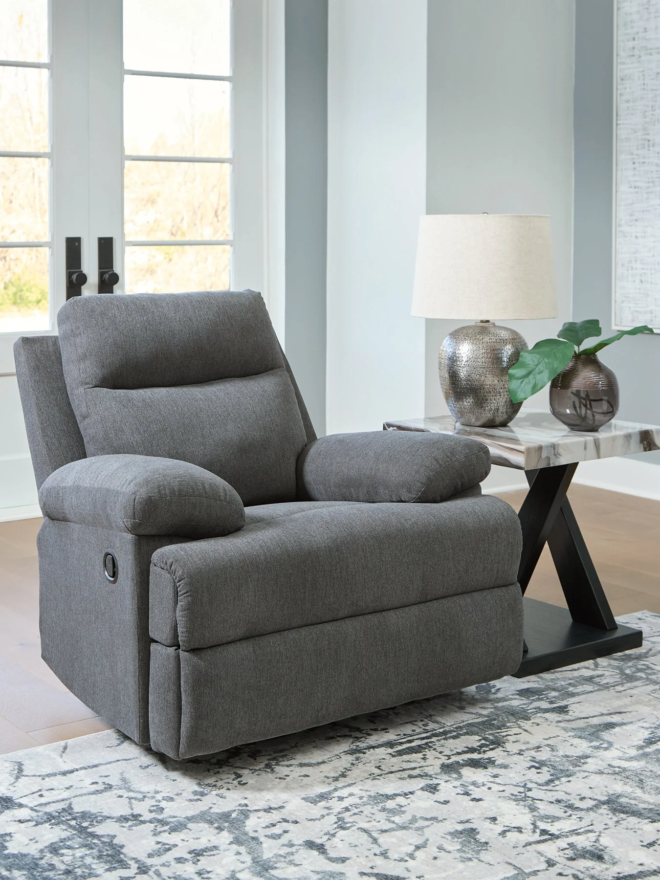 Side-Swipe Recliner - Image 2