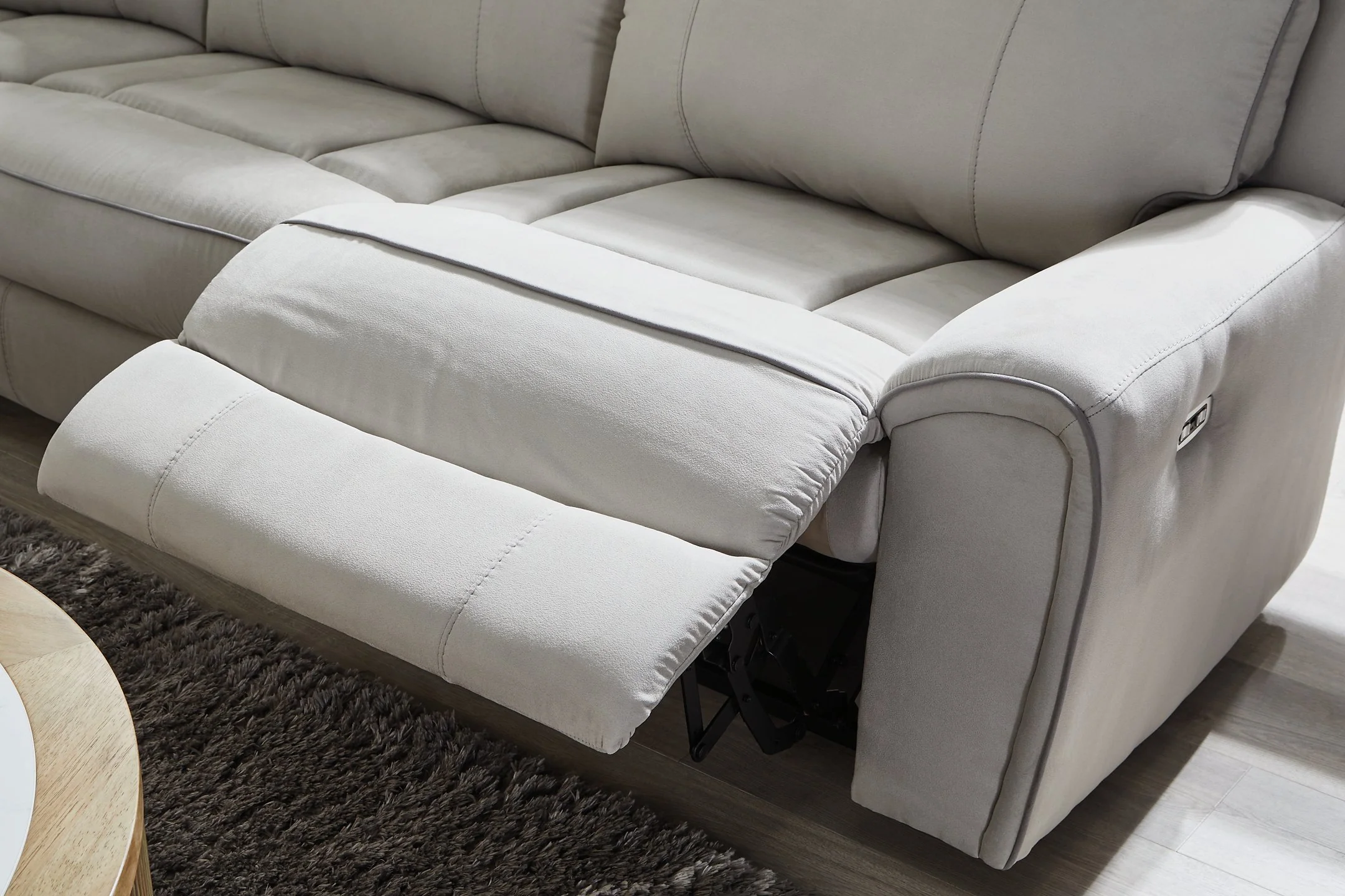 Social Pointe Power Reclining Sectional - Image 32
