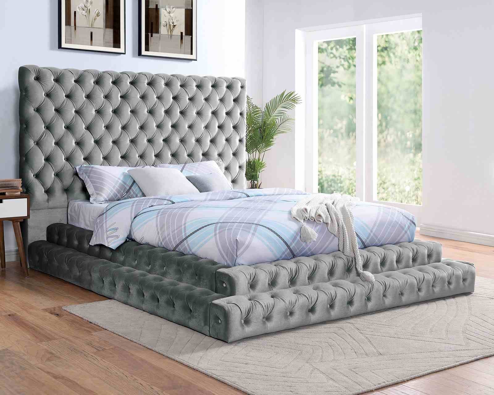 Stefania 5 Pc. Queen Bedroom Set w/ Chest - Image 2