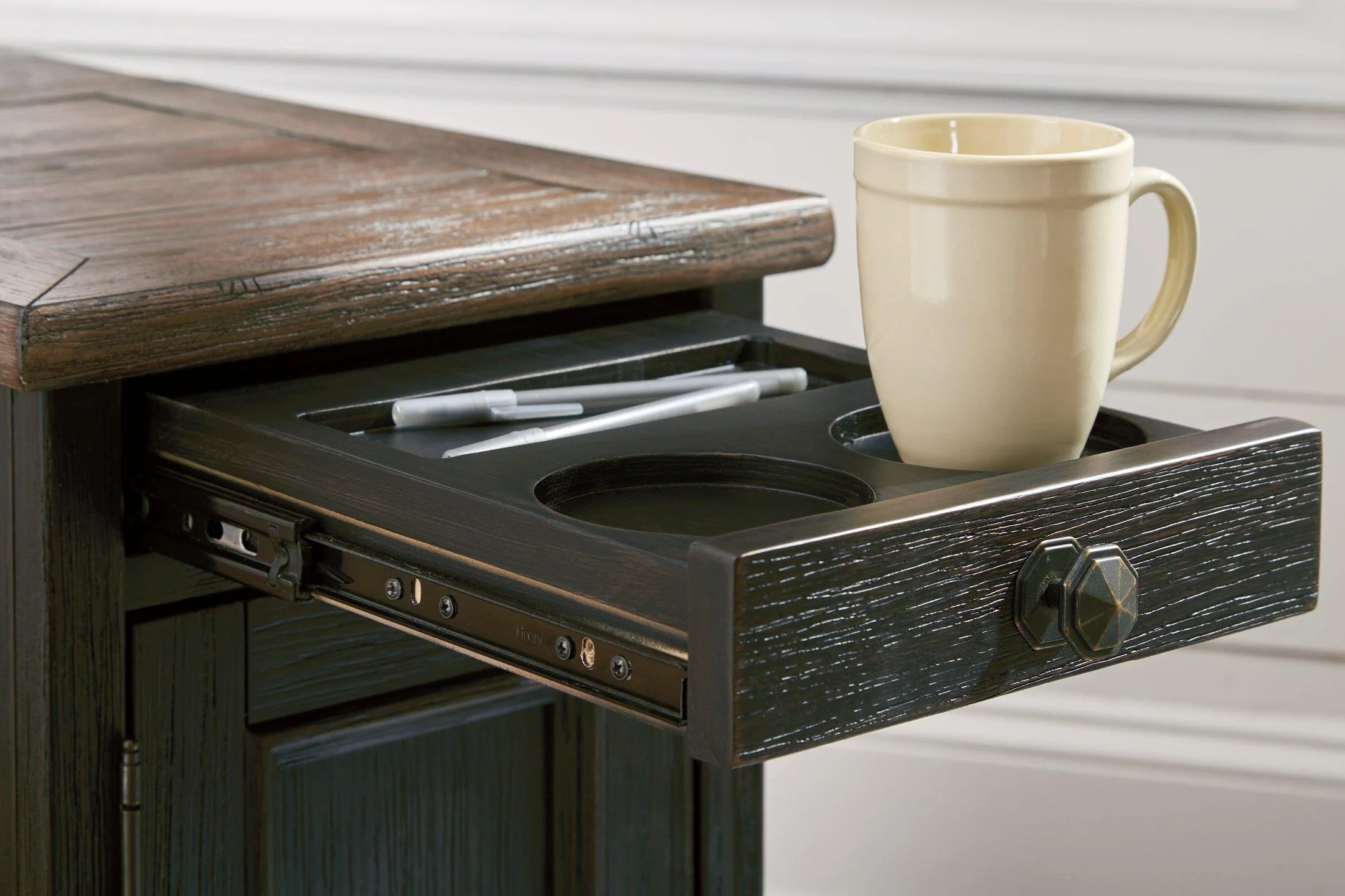 Tyler Creek Chairside End Table with USB Ports & Outlets - Image 11