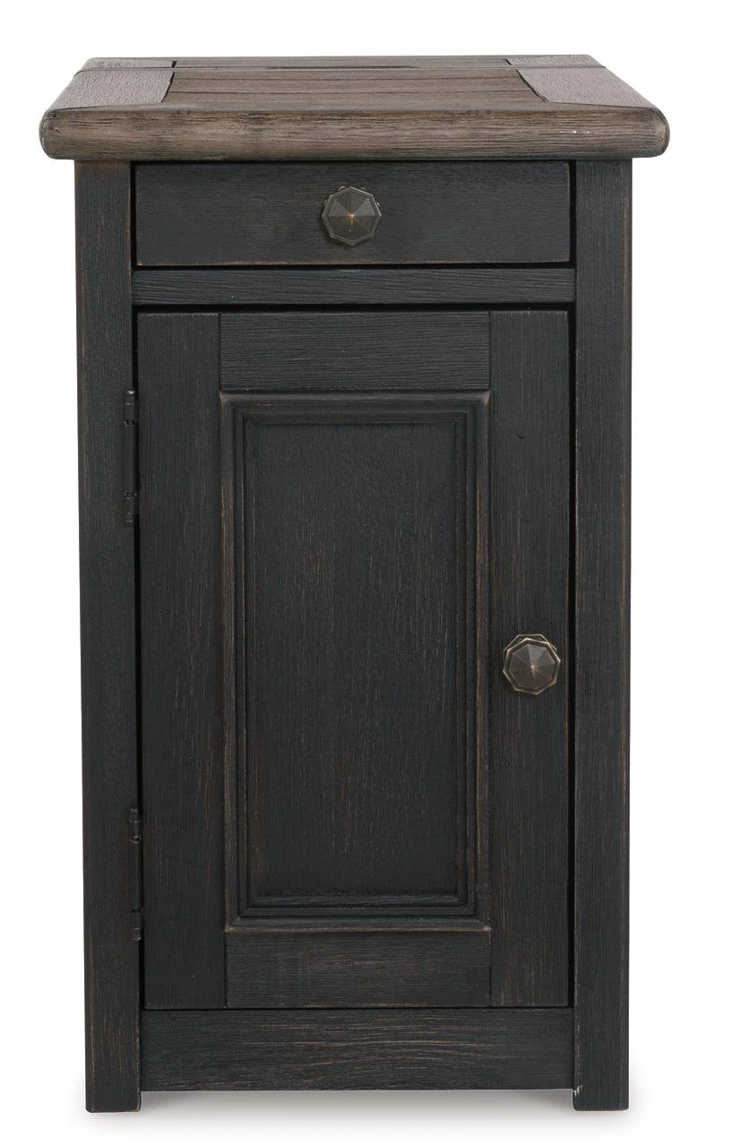 Tyler Creek Chairside End Table with USB Ports & Outlets - Image 7