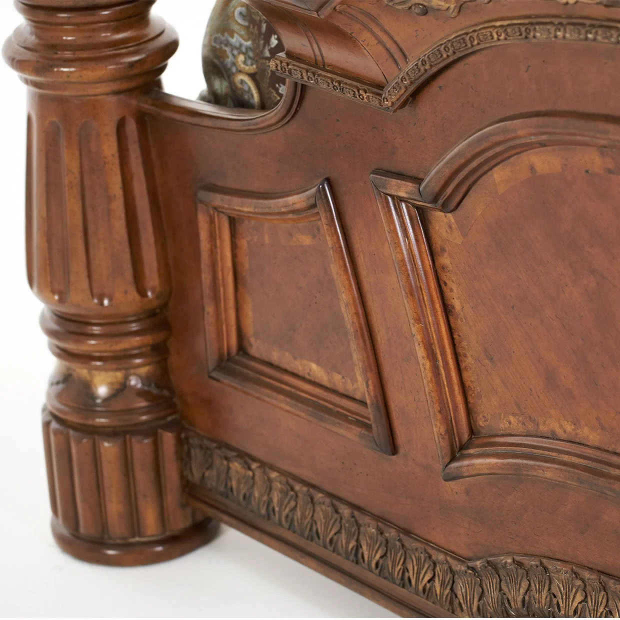 Villa Valencia Cal. King Low Poster Bed - Classic Chestnut - Image 6