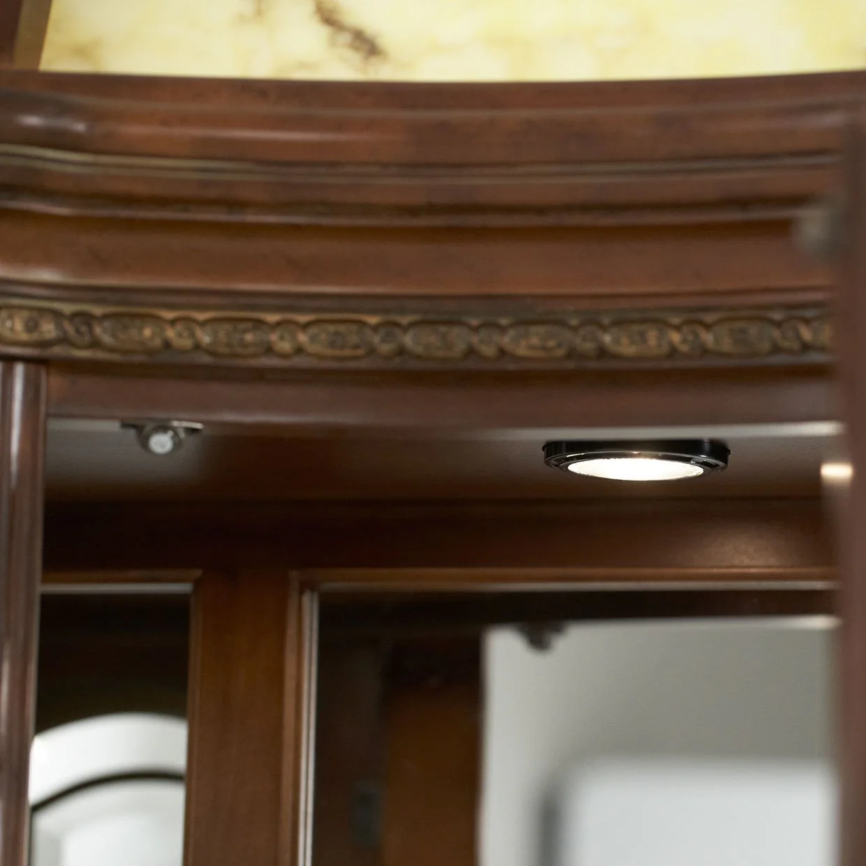 Villa Valencia China Buffet with Lighted Top - Classic Chestnut - Image 3