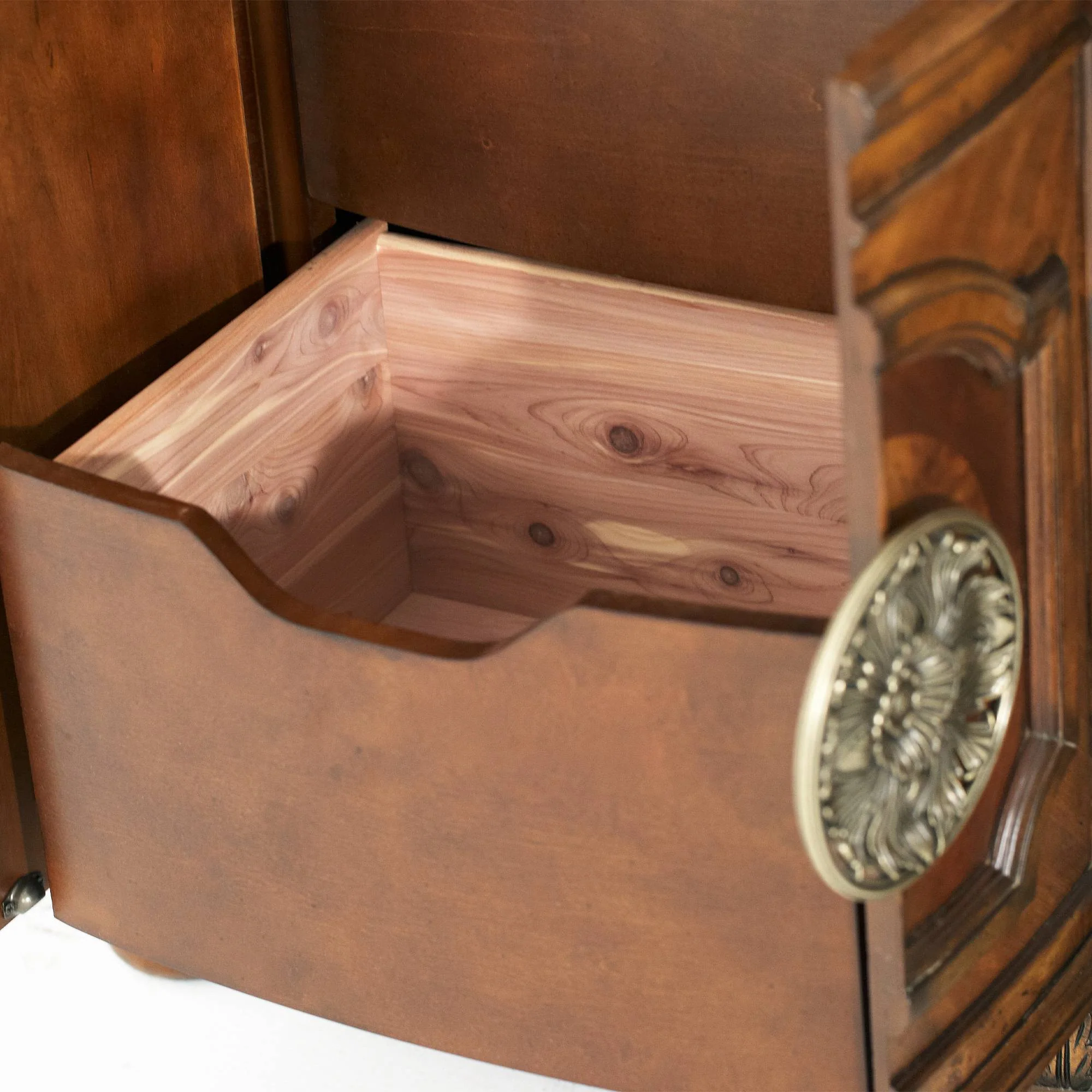 Villa Valencia Dresser with Mirror - Classic Chestnut - Image 4