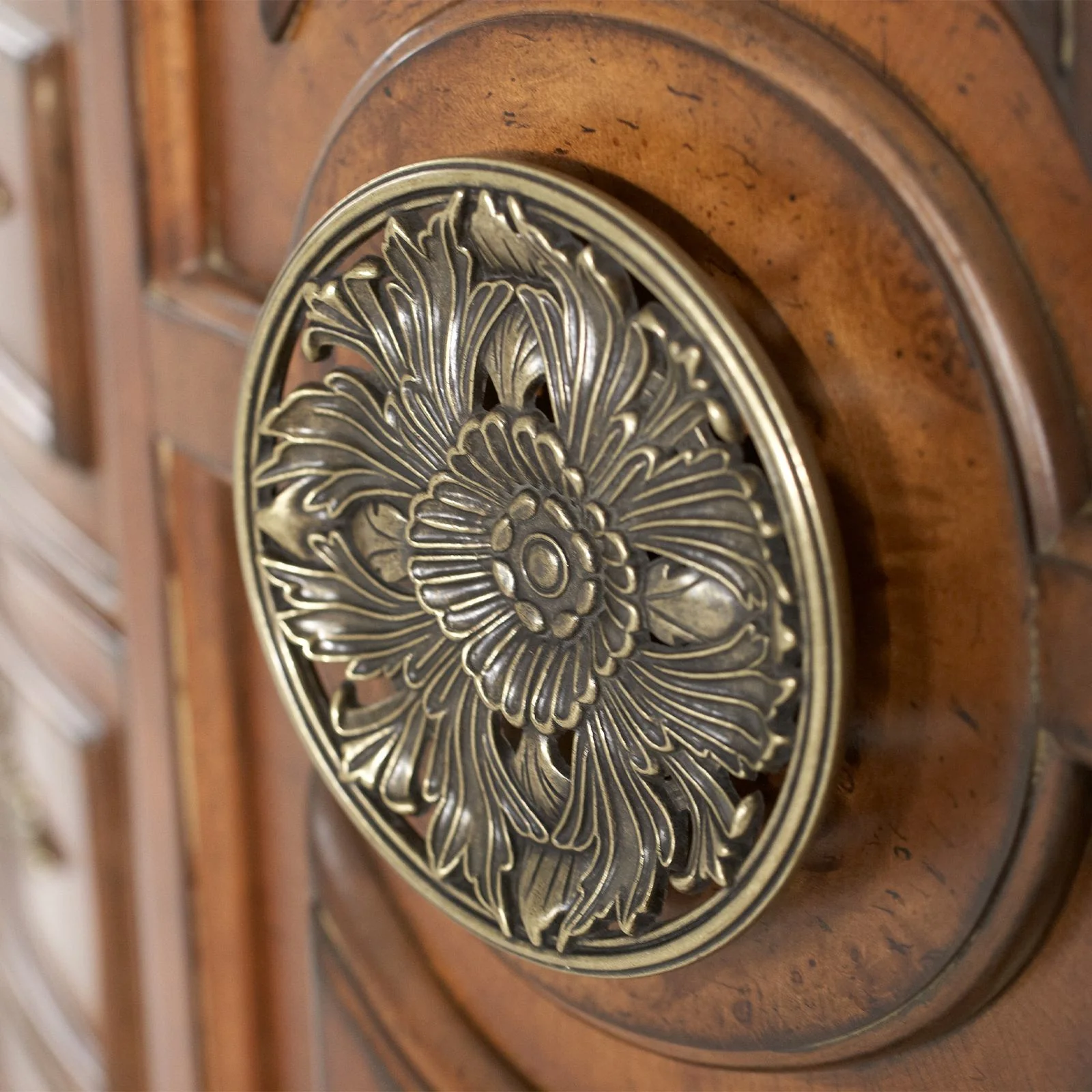 Villa Valencia Gentleman's Chest - Classic Chestnut - Image 5