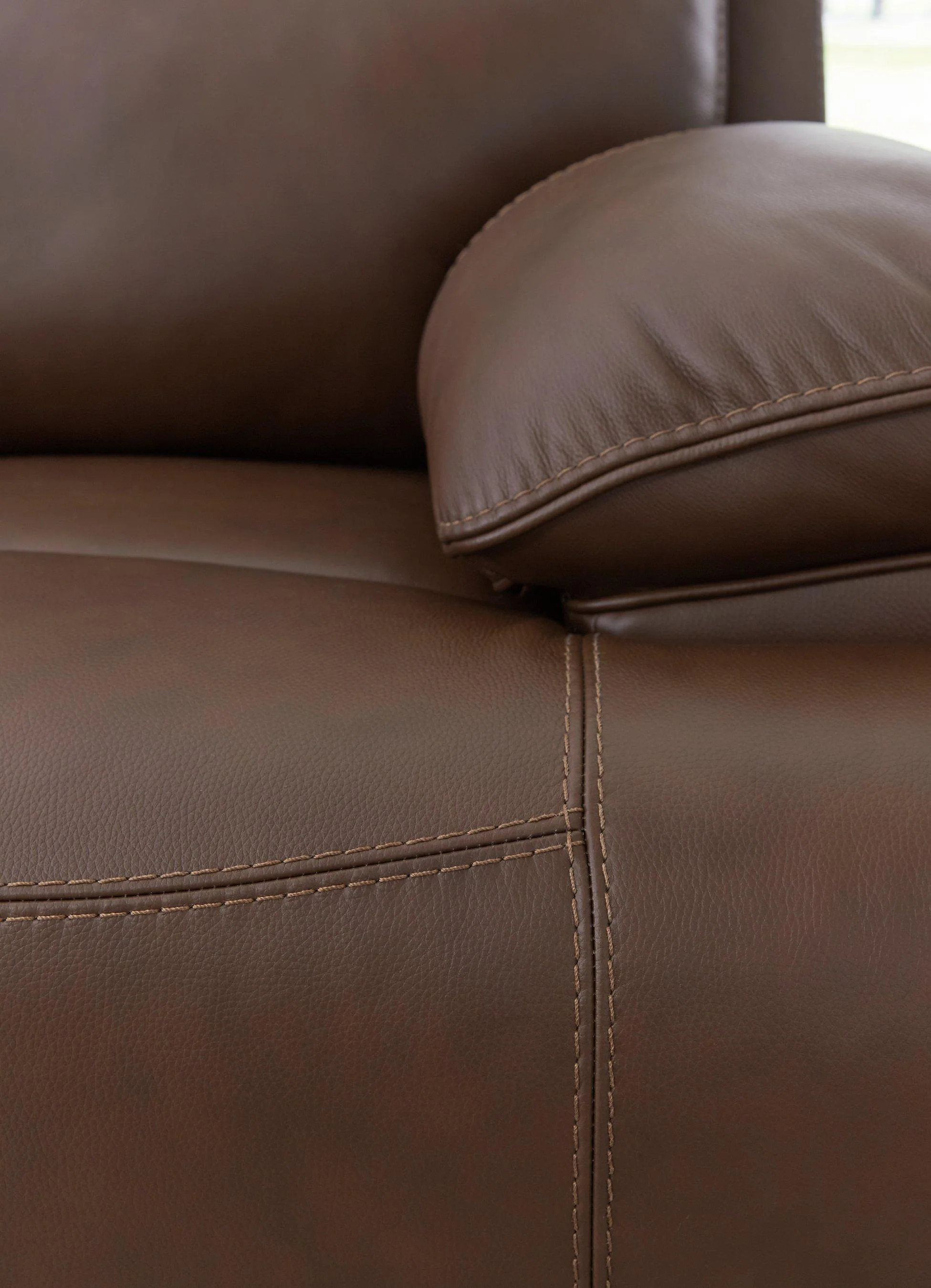 VonRyan Power Reclining Loveseat - Image 10