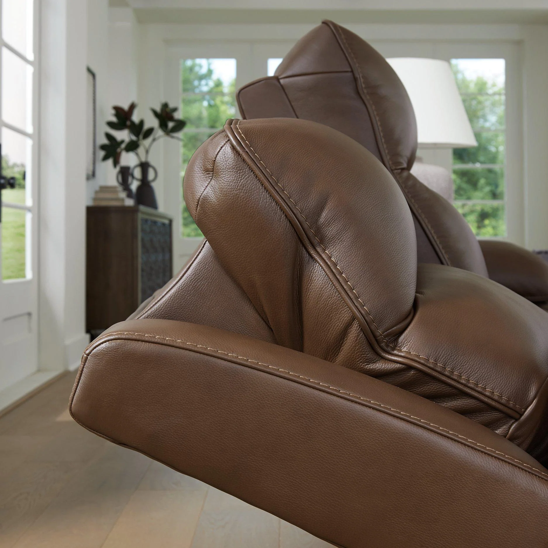VonRyan Power Reclining Loveseat - Image 8