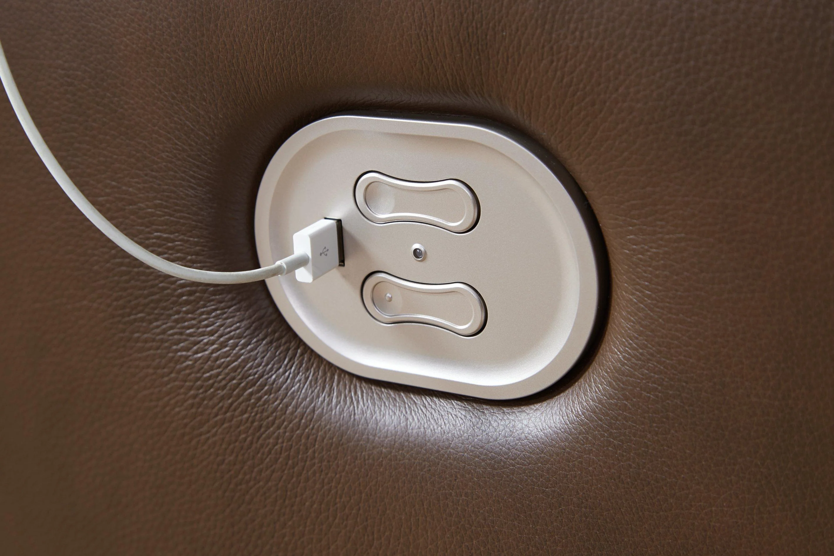 VonRyan Power Reclining Loveseat - Image 9