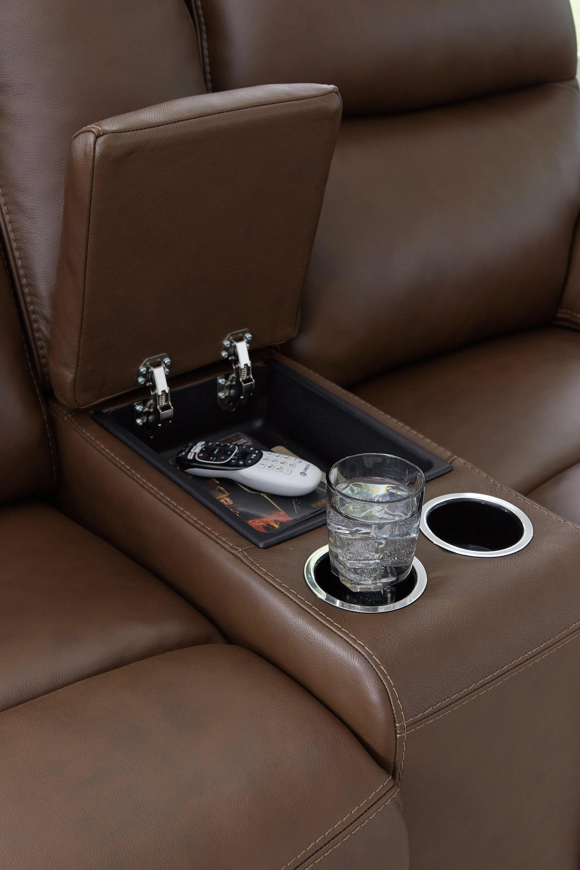 VonRyan Living Room Set - Image 4