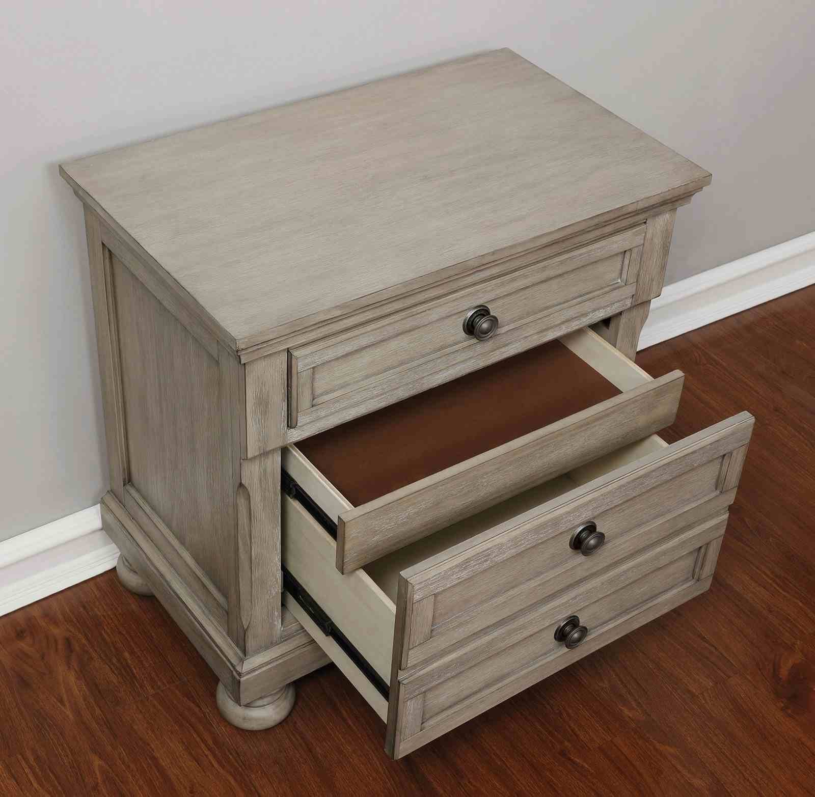 Wells 5 Pc. Queen Bedroom Set w/ Chest - Image 3