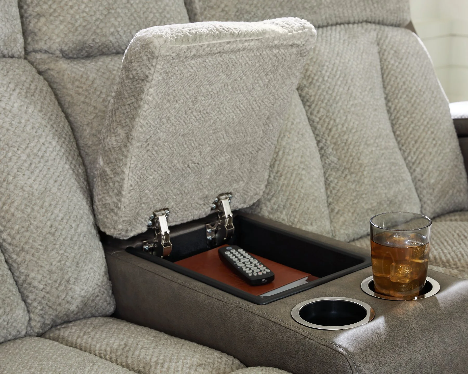 WhipLash Living Room Set - Image 5