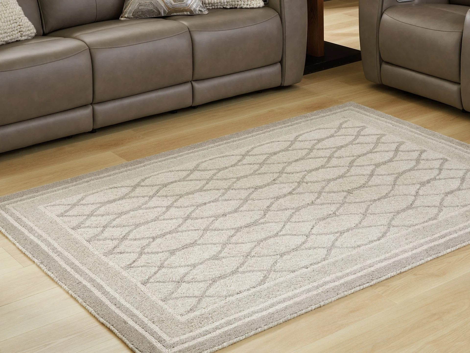 Wimney Medium Rug - Image 2