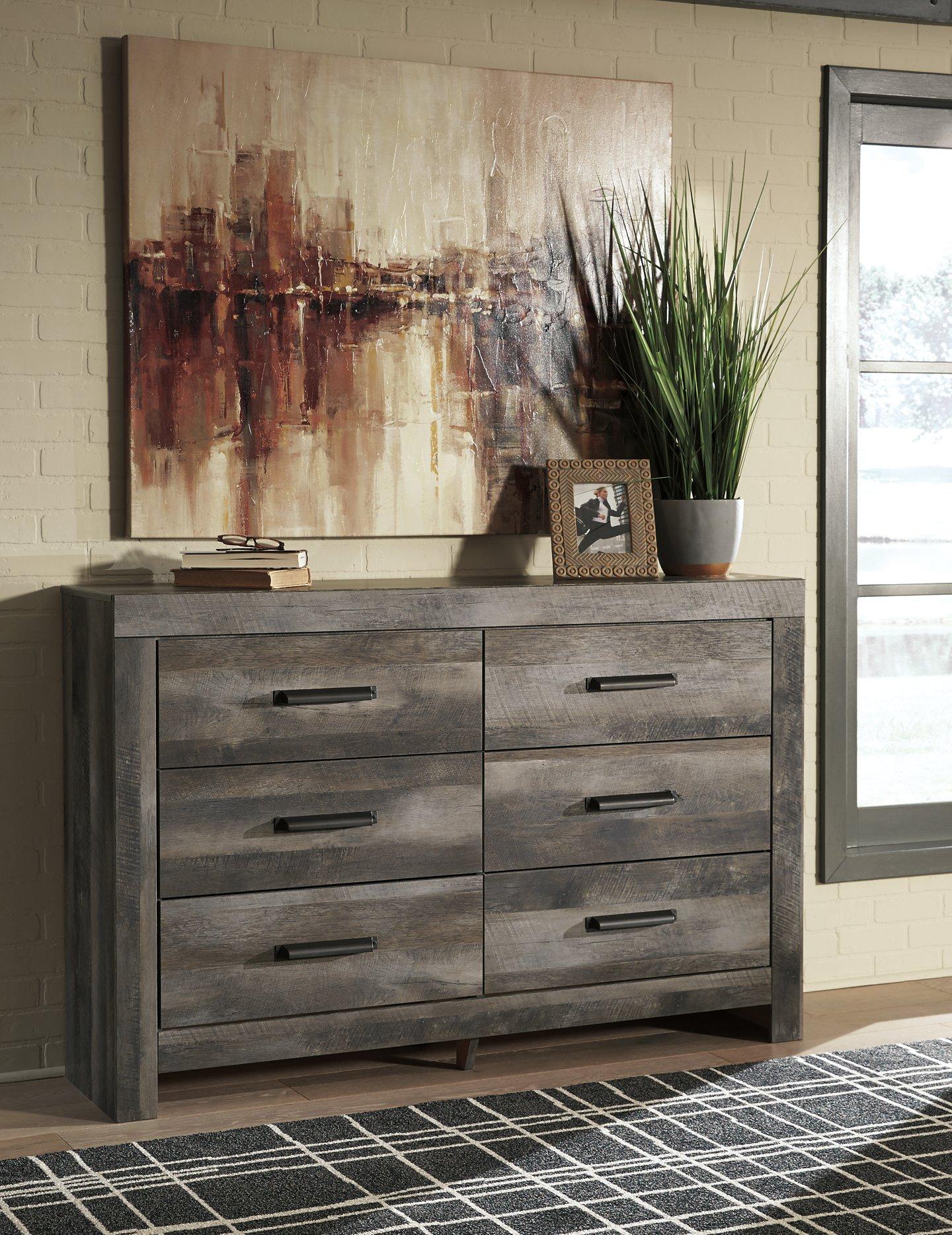 Wynnlow Dresser and Mirror - Image 7