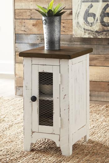 Wystfield Chairside End Table - Image 3
