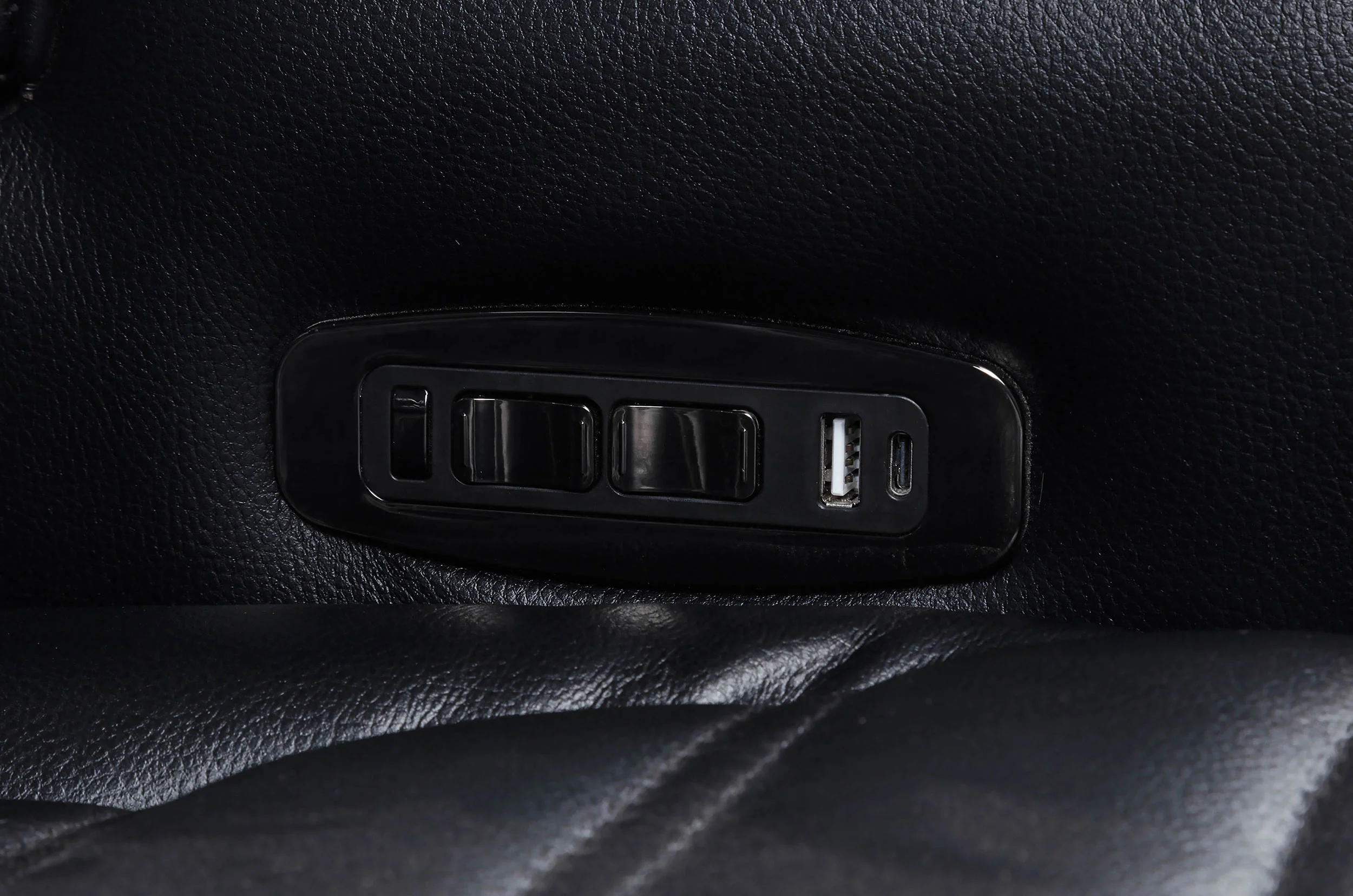 Zuma Dual Power Reclining Loveseat - Image 10